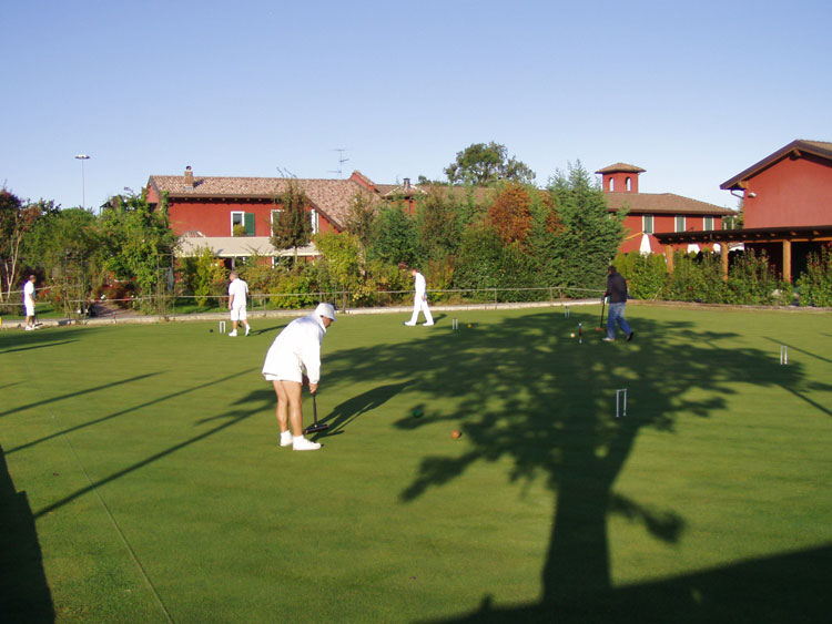 Croquet. Cascina del Lupo Busto Arsizio. Italy, 2008.