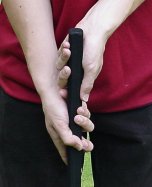 Ирландский захват. Как держать молоток при игре в крокет. Фото: www.oxfordcroquet.com
